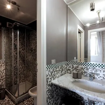 Art Heaven-suite Graneri In Centro